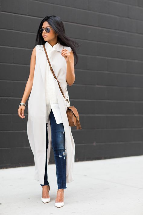 SLEEVELESS DUSTER COAT White Sleeveless Shirt, Sleeveless Duster, Style Désinvolte Chic, Stil Boho, Outfit Jeans, Street Style Chic, Mode Inspo, White Sleeveless, Style Chic