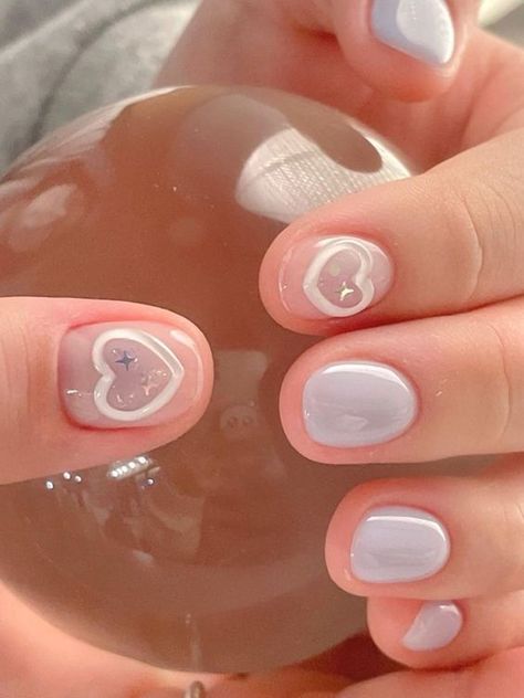 White valentine's nails Korean Heart Nails, Korean Natural Nails, Short Korean Nail Designs, Korean Nail Designs Trends, Short Nails Valentines, Korean Valentines, Korean Nails Short, Fingernail Ideas, Vday Nails