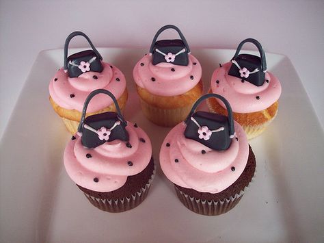 Purse Cupcakes Mall Birthday Party, Purse Cupcakes, School Cakes, Barbie Purse, Bag Cakes, Handbag Cakes, Golf Cake, Italian Bakery, School Cake