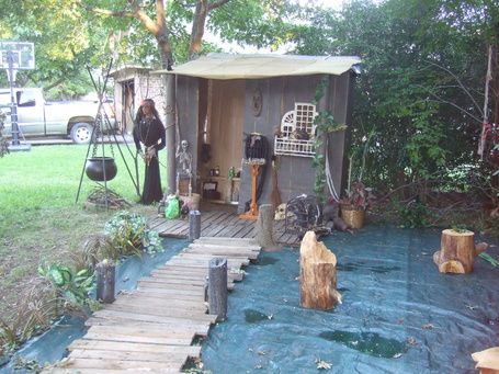 voodoo bayou shack, Halloween, tarp and makeshift bridge Voodoo Halloween Decorations Diy, Voodoo Bayou Halloween, Swamp Witch Halloween Decor, Haunted Bayou Halloween, Haunted Bayou, Spooky Swamp, Voodoo Party, Pirate Halloween Decorations, Trunker Treat Ideas