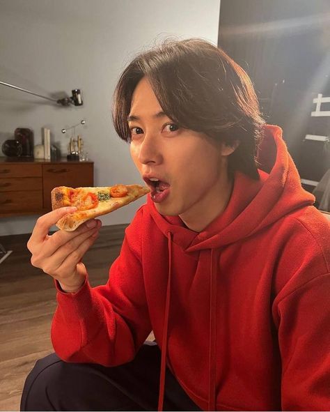 kento yamazaki Pizza Hut Pizza, Japanese Boyfriend, Kento Yamazaki, Eyes Emoji, Flynn Rider, Muslim Lifestyle, Pizza Hut, Golden Girl, Asian Actors