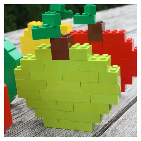 Apple Activities For Preschool, Lego Teacher, Rosh Hashana Crafts, Duplo Ideas, Fall Stem Activities, Lego Therapy, Apple Week, Preschool Apple Theme, Jewish Crafts