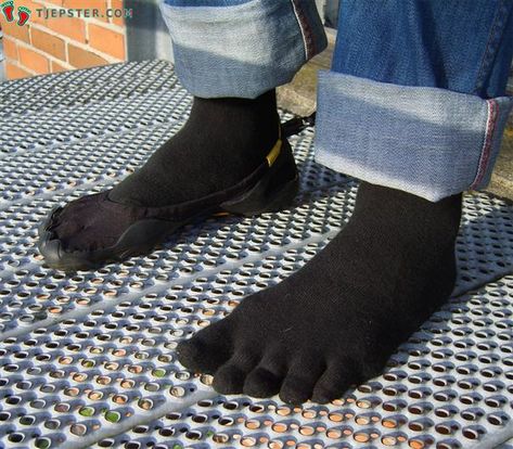 Vibram Fivefingers Outfit, Outfits Shifting, 70s Mode, Italy Country, Vibram Fivefingers, Minimal Shoes, Minimalist Shoes, Five Fingers, Toe Socks