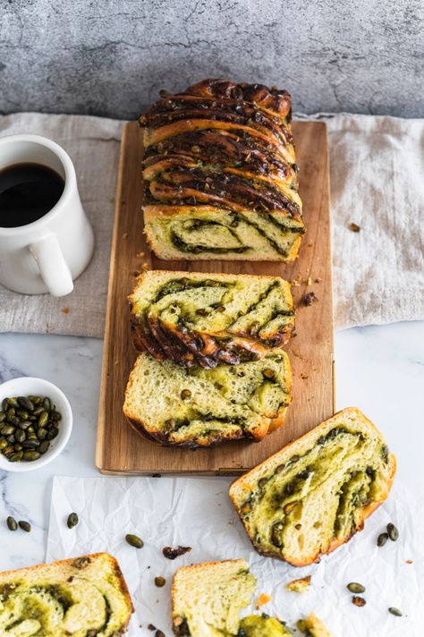 Pistachio Babka Recipe, Pistachio Sourdough Bread, Pistachio Brioche, Pistachio Babka, Savory Babka, Banana Pistachio, Forbidden Food, Food Polls, Pistachio Bread