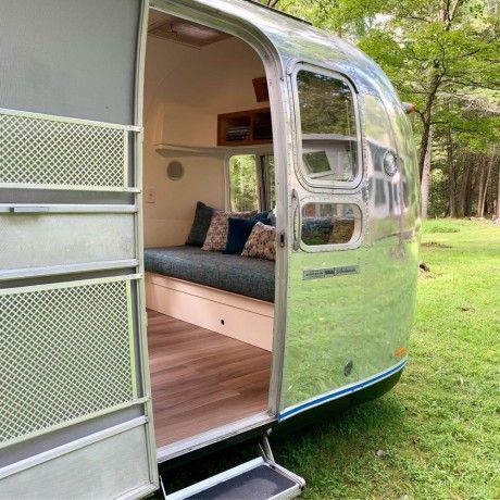 1973 Airstream Ambassador 29 - New York, New York Airstream Land Yacht, Caravan Living, Airstream Living, Airstream Bambi, Campervan Bed, Land Yacht, Airstream Campers, Birch Cabinets, Roberta Flack