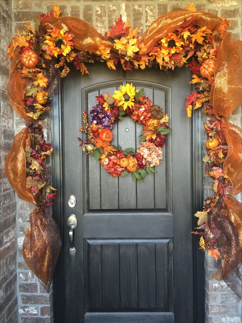 Fall Door Garland Diy, Door Garland Diy, Easy Fall Porch Decorations, Fall Door Garland, Middle School Decor, Porches Ideas, Fall Christmas Tree, Fall Porches, Beauty Shop Decor