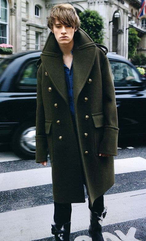 Burberry Military Style Mens Coat Herren Style, Men With Street Style, Military Men, Men Street, Green Coat, Vest Fashion, Mens Vest, Season Autumn, Mens Street Style