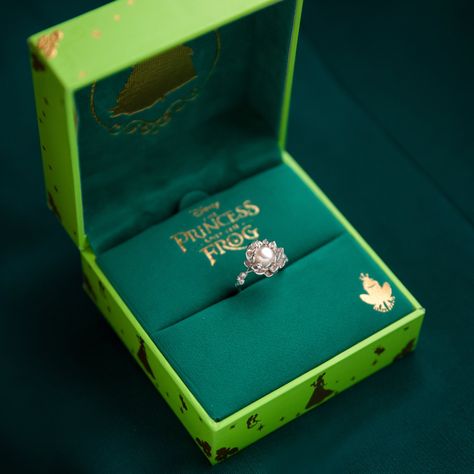 Princess And The Frog Proposal, Princess And The Frog Gift Ideas, Tiana Quince Theme, Princess And The Frog Engagement Ring, Princess And The Frog Wedding Ring, Princess And The Frog Promise Ring, Princess And The Frog Sweet 16 Shoes, Princess Tiana Wedding Ring, Princess And The Frog Ring