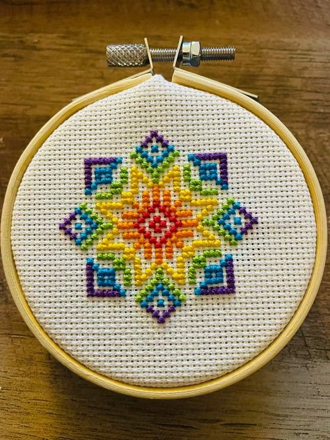 Line Embroidery Design, Cross Stitch Designs Geometric, Simple Cross Stitch Patterns, Mexico Cross Stitch, Cross Stitch Designs Geometric Free Pattern, Mandala Cross Stitch, Trippy Cross Stitch Patterns, Mandala Cross Stitch Pattern Free, Hama Bead