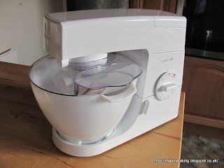 Mainly Baking: Kenwood Chef Classic (KM330) – A Review Kenwood Mixer, Neff Oven, Chelsea Bun, Kenwood Chef, Plastic Bowls, Electric Mixer, Stand Mixer, Birthday Dinners, Drip Coffee Maker