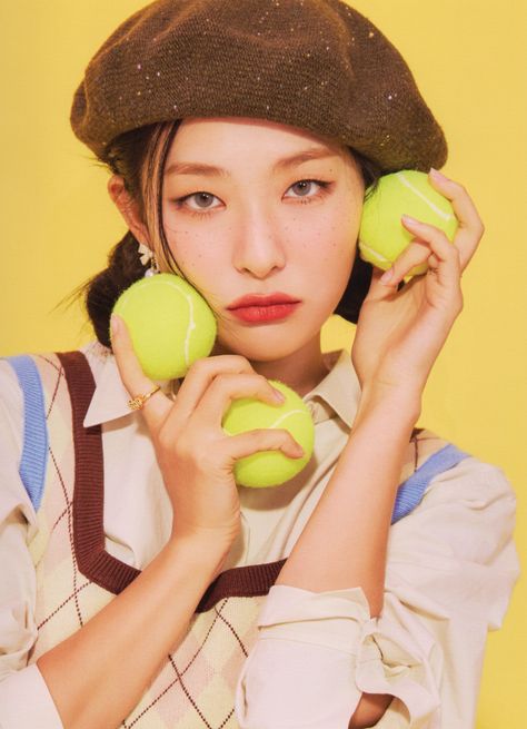 Seulgi Photoshoot, Red Velvet Photoshoot, Kang Seul-gi, Kang Seulgi, Body Reference Poses, Red Velvet Seulgi, Season's Greetings, Girl Cakes, Pose Reference Photo