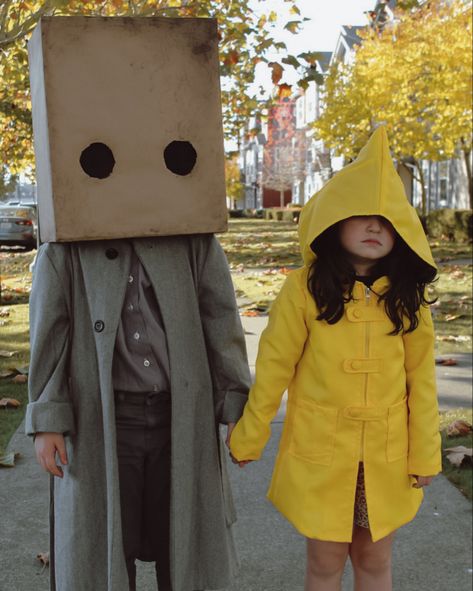 Boy and girl dressed in Little Nightmares 2 video game costumes. Mono character wearing paper bag mask. Six character wearing yellow raincoat. Halloween Parejas, Video Game Costumes, Little Nightmares, Halloween Inspo, Game Costumes, Fit Board Workouts, Couples Costumes, Kids Costumes, Video Game