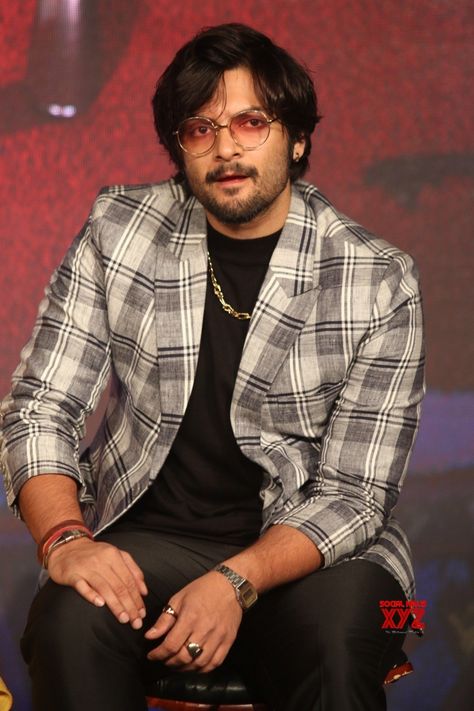 Ali Fazal elated with positive response to 'Mirzapur' - Social News XYZ Ali Fazal, Web Series, Fast And Furious, Mumbai, Men's Blazer, Fangirl, No Response, Actors, Blazer