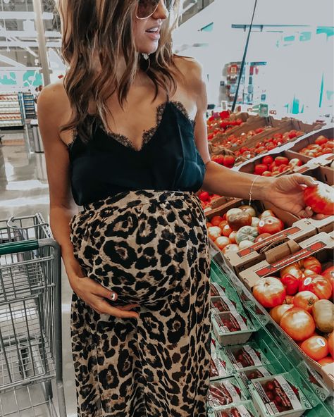 4 Ways to Upgrade your Wardrobe using Pieces You already Own - Shalice Noel #fashion #ootd Prego Outfits, Summer Maternity Fashion, Trendy Maternity Outfits, Baby Bump Style, Preggo Fashion, Maternity Chic, Cute Maternity Outfits, Stylish Maternity Outfits, Upgrade Your Wardrobe