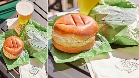 Augusta National's new sandwich actually reveals plenty about the Masters Masters Club Sandwich, Masters Recipes, Augusta Masters, Club Sandwich Recipes, Barbecue Sandwiches, Chicken Salad Sandwich, Augusta National, School Lunch Box, Pimento Cheese