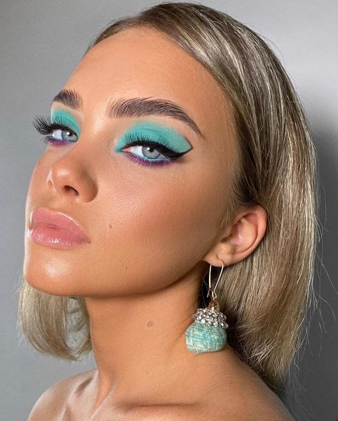 Turquoise Makeup, Makeup Y2k, Neon Eyeshadow, Turquoise Butterfly, Bold Makeup, Creative Makeup Looks, Eye Makeup Art, Kiss Makeup, Fantasy Makeup