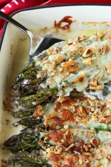 This Cheesy Roasted Asparagus is such an easy and delicious side dish recipe! Serve this asparagus with your steak or chicken dinner or as a holiday side! Cheesy Asparagus Casserole, Ww Sides, Cheesy Asparagus, Asparagus Casserole, Asparagus Recipes, Holiday Side, Holiday Meals, Roasted Asparagus, Cooked Veggies