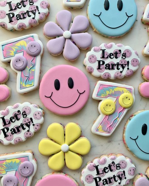 Disco Smiley Birthday, Tie Dye Smiley Face Birthday, Smiley Face Birthday Treats, Smiley Daisy Birthday, Smiley Face Treats, Smily Face Cakes, 10 Is A Vibe Cake, Smiley Face Birthday Cookies, Smiley Face Cake Topper