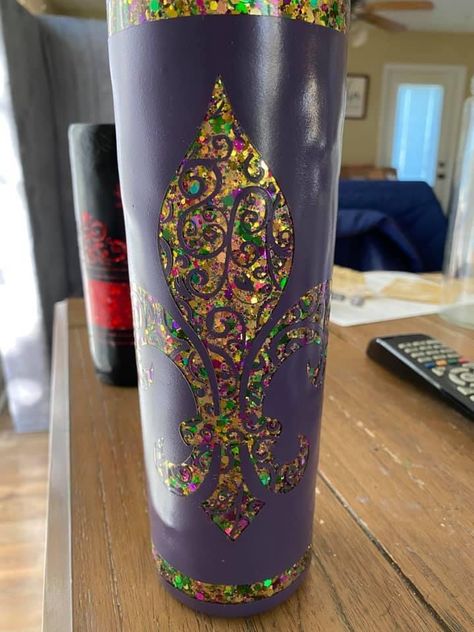 Mardi Gras Tumbler Ideas, Mardi Gras Tumbler, Epoxy Tumblers, Tumbler Cups Diy, Tumbler Ideas, Monster Can, Cricut Maker, Tumbler Cups, Custom Tumblers