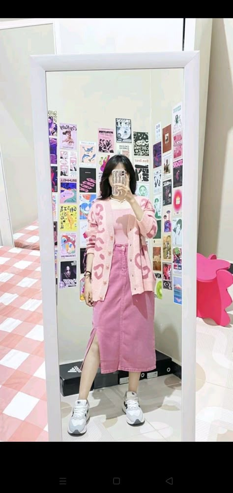 Ootd Non Hijab, Y2k Tube Top, Pink Hijab, Simple Ootd, Ootd Poses, Stylish Outfits Casual, Gowns Dresses Elegant, Casual Hijab Outfit, Hijabi Outfits Casual