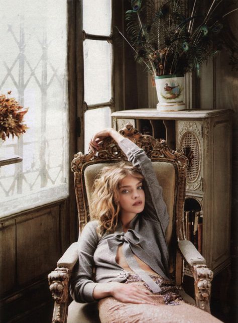 Fashion Photography Editorial Vogue, Mode Pastel, Lifestyle Shoot, Mode Editorials, Photography Interior, Vintage Photoshoot, 사진 촬영 포즈, Natalia Vodianova, Country Lifestyle