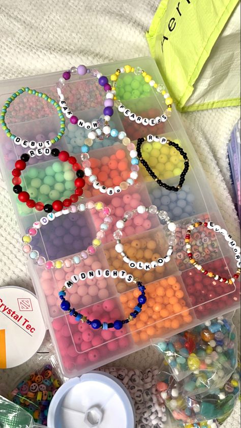 Bracelets For Eras Tour, Eras Tour Friendship Brackets, Taylor Swift Album Color Palette Bracelet, Taylor Swift Bracelet Color Combos, Friendship Bracelet Ideas Taylor Swift, Taylor Swift Eras Tour Bracelet Ideas, Taylor Swift Album Bracelets, Taylor Swift Eras Bracelet Ideas, Eras Your Bracelet Ideas