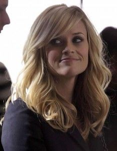 reese... i always love her hair! side bangs & waves... plus great blonde color Reese Witherspoon Hair, Beige Blond, Curly Hair With Bangs, Side Bangs, Long Hair With Bangs, Long Blonde, Reese Witherspoon, Loose Curls, Long Blonde Hair