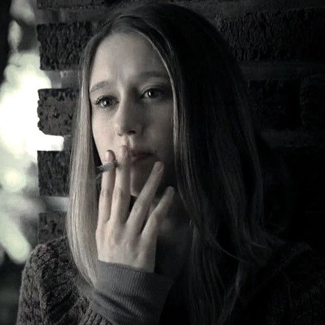 Taissa Farmiga Ahs, Langdon American Horror Story, Decades Aesthetic, Violet Ahs, Violet Harmon, Tate And Violet, Taissa Farmiga, American Horror Story Coven, Violet Aesthetic