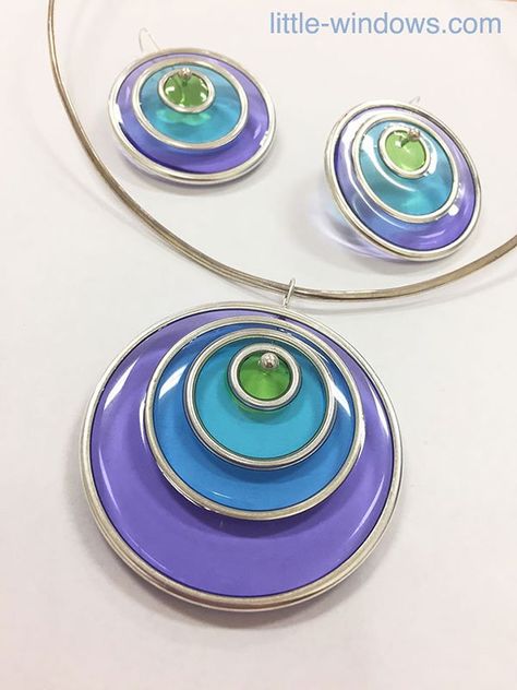 Hoops Jewelry, Amazing Resin, Jewelry Magazine, Bijoux Fil Aluminium, Resin Jewelry Diy, Silver Jewelry Box, Resin Jewelry Making, Jewellery Moulds, Diy Resin Art