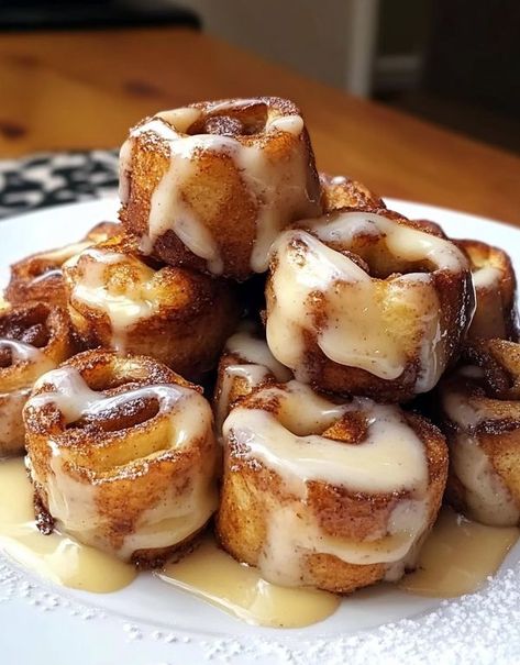 Quick & Tasty Recipes | Cinnamon Roll French Toast Bites | Facebook Oreo Stuffed Cinnamon Rolls, Cinnamon Rolls With Icing, French Toast Bites, Cinnamon Roll French, Cinnamon Roll French Toast, Quick Delicious Meals, Tasty Recipes, Cinnamon Roll, Breakfast Recipes Easy