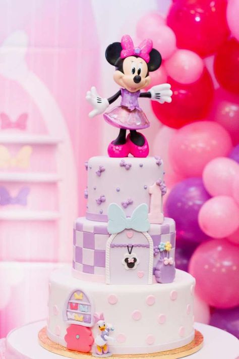 Minnie Mouse Birthday Party Ideas | Photo 18 of 30 | Catch My Party Minnie Bowtique Party, Minnie Boutique, Minnie Mouse Birthday Cake, Minnie Mouse Birthday Theme, Minnie Mouse Birthday Party Ideas, Rodjendanske Torte, Mouse Birthday Cake, Minnie Mouse Theme Party, Minnie Mouse Cookies