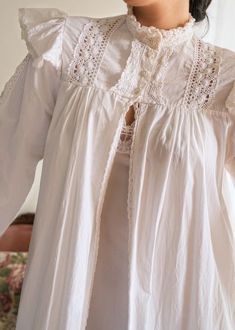 70s Does Edwardian White Tatted Lace Cotton Vintage Peignoir Flutter Shoulder 1970s Does Antique Sleepwear Nightgown Robe Medium Large - Etsy Canada Historical Loungewear, Historical Nightgowns, Cottagecore Nightgown, Vintage Night Dress, Edwardian Nightgown, Vintage Peignoir, The Swan Princess, S Wedding Dress, White Nightgown