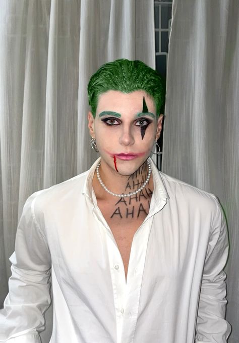 #joker #halloweenmakeup #haloween #makeupmen #jokermakeup #truccodajoker #truccohalloweenuomo #halloweenmakeupideas #halloweeninspo #jokerinspo Hot Joker Costumes Guy, Men’s Halloween Costume Joker, Joker Face Makeup Men, Joker Guy Costume, Joker Makeup Men Heath Ledger, Joker Male Costume, Joker Guy Makeup, Simple Joker Makeup For Men, Joker Boy Costume