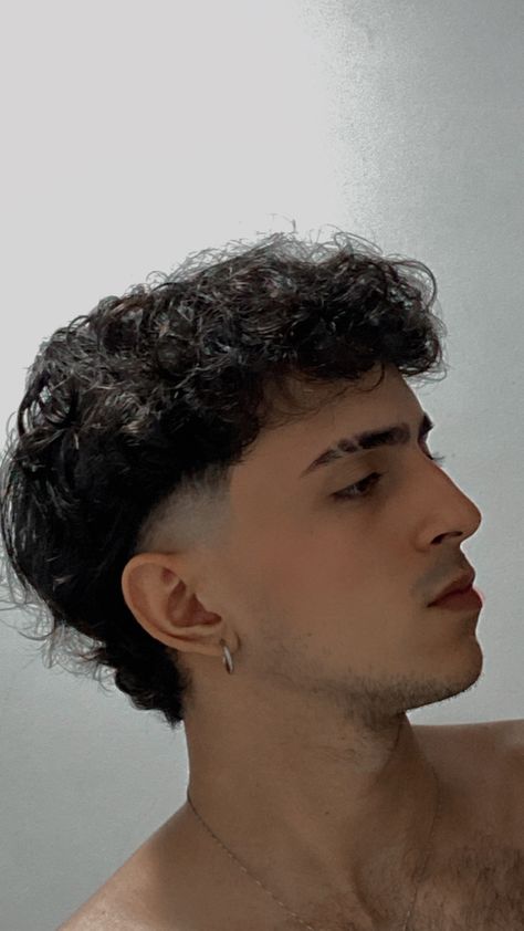 Mullet Mullet Hair Man, Mullet Hairstyle Mens Curly, Curly Hair Styles Men, Mullet Curly Hair Men, Low Fade Curly Hair, Mens Haircuts Thick Hair, Mullet Curly, Taper Fade Short Hair, Fade Haircut Curly Hair