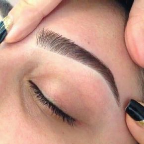 Microblading: la nueva técnica para cejas perfectas - Mujer de 10 Eyebrow Growth Oil, Eyebrows Done, Eyebrows Goals, Eyebrow Trends, Permanente Make-up, Eyebrow Growth, Eyebrows On Fleek, Natural Eyebrows, Best Eyebrow Products