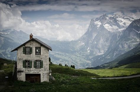 Visit Switzerland, Paradise City, Big Photo, Cool Landscapes, Places Around The World, Landscape Photos, Beautiful World, In The Middle, Places To See