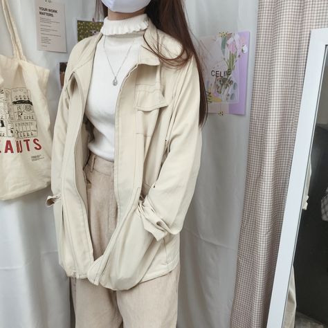 Beige Outfit Casual, Cream Jacket Outfit, Korean Style Aesthetic, Asian Street Wear, Korean Jacket, Beige Hoodie, Casual Korean Style, Cream Jacket, Beige Outfit