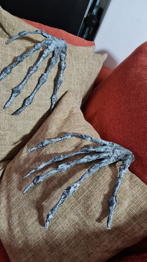 DIY Dementor Hands Dementor Diy, Diy Dementor, Harry Potter Props, Harry Potter Diy, Halloween Deco, Burlap Bag, Harry Potter, Reusable Tote Bags, Throw Pillows