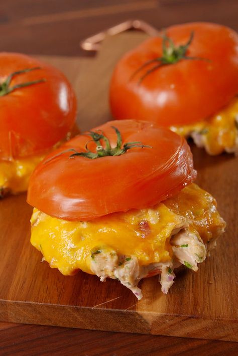 Tomato Bun Tuna Melts Tuna Melt Recipe, Sliced Tomatoes, Keto On A Budget, Seafood Recipes Healthy, Healthiest Seafood, Tuna Melts, Healthy Recipes On A Budget, Low Carb Diets, Keto Lunch