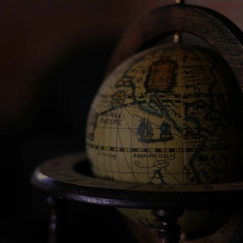 Globe Dark Academia, Dark Academia Aesthetic Globe, Old Globe Aesthetic, Dark Academia Globe, Dark Academia Science Aesthetic, Dark Academia Astronomy, History Nerd Aesthetic, Antiquity Aesthetic, World History Aesthetic