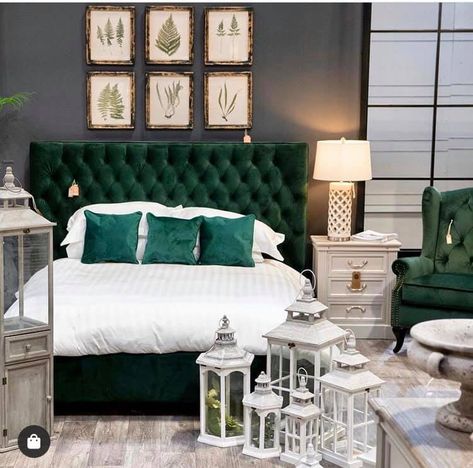 This is the Emerald Green Button Pressed King Size Bed, this is a bold statement piece of furniture that is sure to be a focal point in any room it is placed. Emerald Green Room Ideas Bedroom, Emerald Bedroom, Green Room Ideas Bedroom, Emerald Green Bedrooms, Green Headboard, Green Bed, Green Bedroom Decor, Velvet Upholstered Bed, Green Bedroom