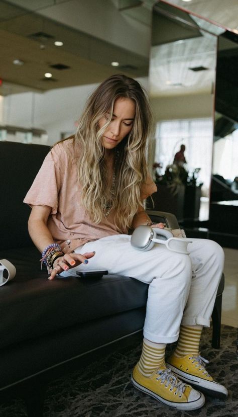 Lauren Daigle Hair, Lauren Daigle Aesthetic, Worship Leader Outfit Women, Worship Team Outfits, Lauren Daigle Concert, Worship Leader Outfit, Lauren Diagle, Hailey Miller, Look Boho Chic