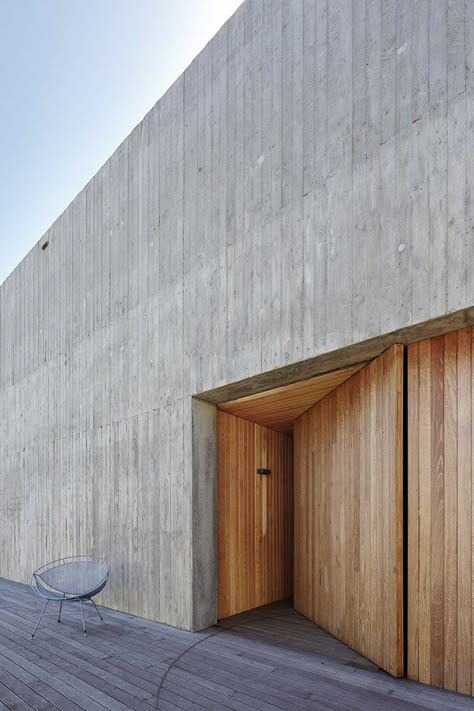 Mid Century Architects Adelaide | PR House | Architects Ink Modern Office Building, Concrete Facade, Concrete Architecture, Wood Interior Design, Wood Architecture, Concrete Home, Concrete Building, Concrete House, Architecture Awards