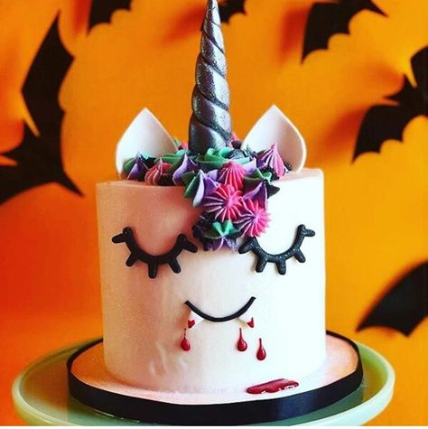 Spooky Unicorn Cake, Unicorn Halloween Cake, Fall Unicorn Cake, Halloween Unicorn Cake, Unicorn Cake Design, Pasteles Halloween, Halloween Birthday Cakes, Halloween Unicorn, 6th Birthday Cakes