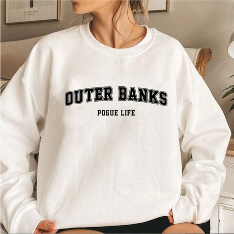 Mystic Falls Virginia, Pogue Life, Jj Maybank, Hoodie Streetwear, Pretty Shirts, Mystic Falls, Edward Cullen, Vintage Hoodies, College Fashion