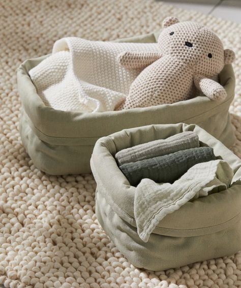 Baby Bathroom Organization, Nursery Storage Baskets, Baby Storage, Baby Wishlist, Baby Bathroom, Toy Bins, Green Nursery, Basket Lighting, Quilt Storage