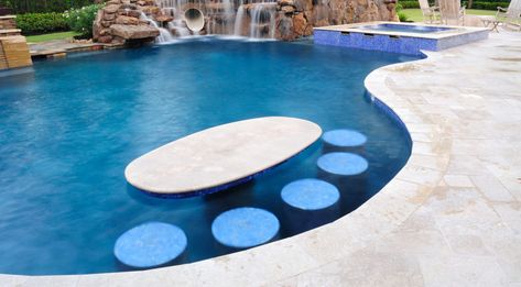 Bar Stools, Tables and Swim-Up Bars – Customizing Your Swimming Pool Pool Bar Stools, Pool Bar Ideas, Pool Bar Design, Luxury Pools Backyard, Pool Features, Custom Swimming Pool, Bar Table And Stools, Car Part Furniture, Swim Up Bar