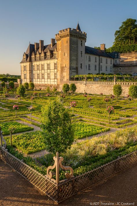 Chateau De Villandry, Villandry Chateau, Orange Backpack, Loire Valley France, Castles To Visit, French Castles, European Castles, Chateau France, Visit France