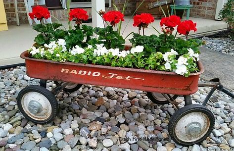 No need to plant your beloved herbs in boring planters after these ideas! Wagon Garden, Wagon Ideas, Cottage Gardening, Wagon Planter, Spiral Garden, Vintage Porch, Vegetable Garden Tips, Old Wagons, Radio Flyer