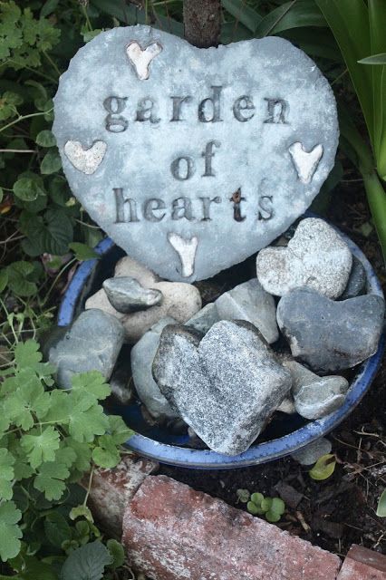 Garden Inspiration for Monday!  Taking a walk through our garden to find  hearts! I almost missed these cute mi... Heart Garden Art, Heart Rock Garden Ideas, Heart Rocks Display Ideas, Hearts In Nature, Natural Hearts, Hearts Images, Thyme Garden, Heart Garden, Heart Rocks